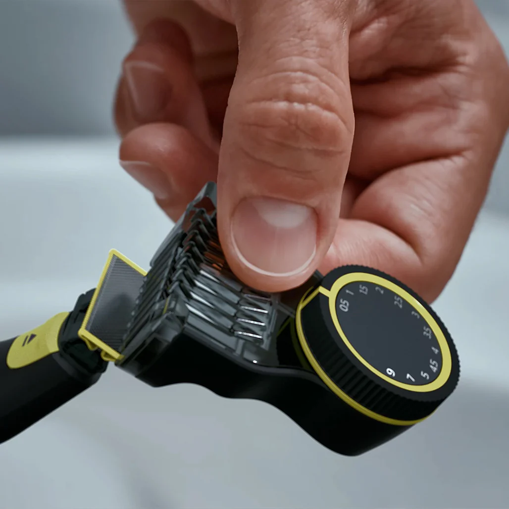 Philips OneBlade Pro QP6542/10 Face & Body Groomer - Image 5