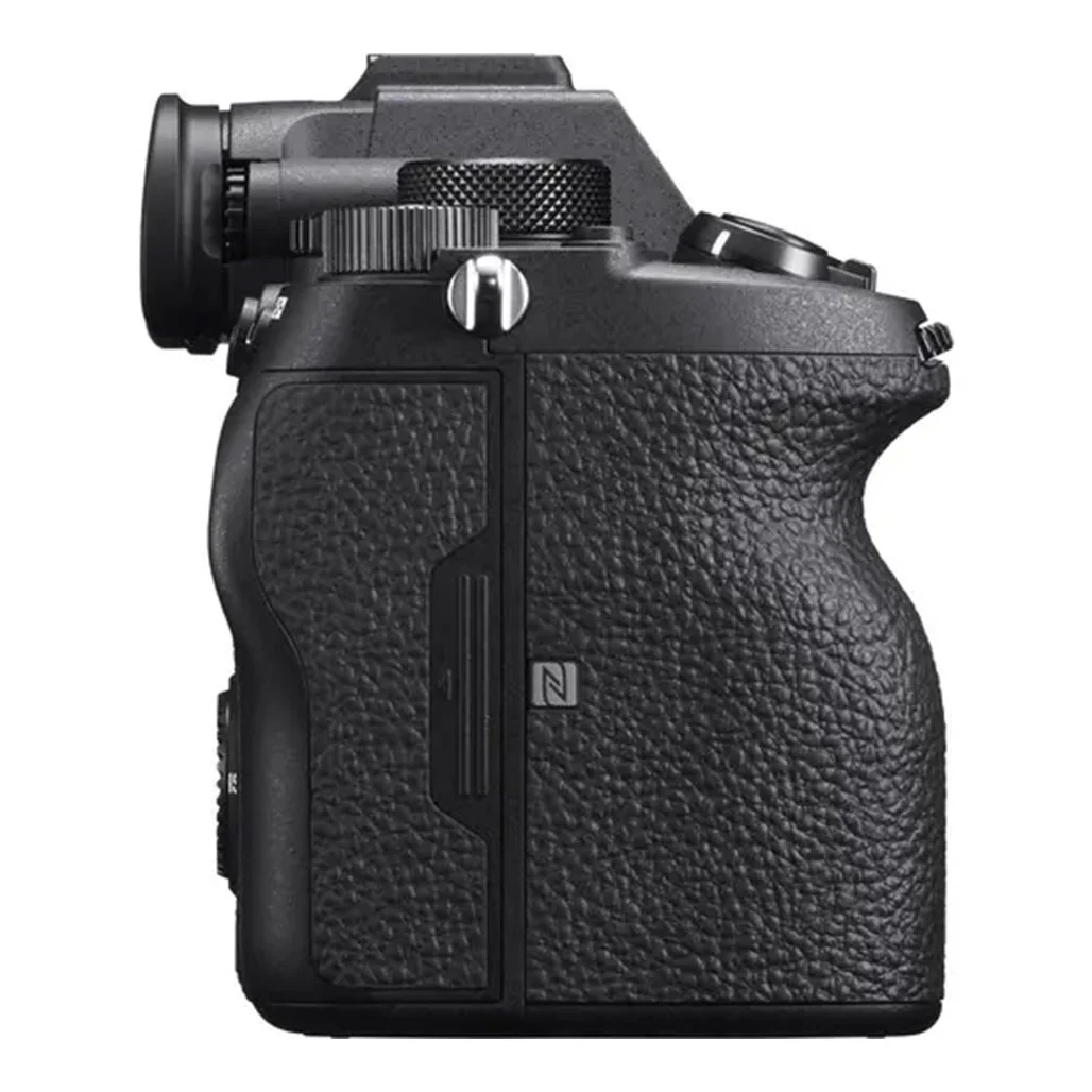 Sony Alpha a7R IV - Mirrorless Digital Camera (Body Only) - Image 7