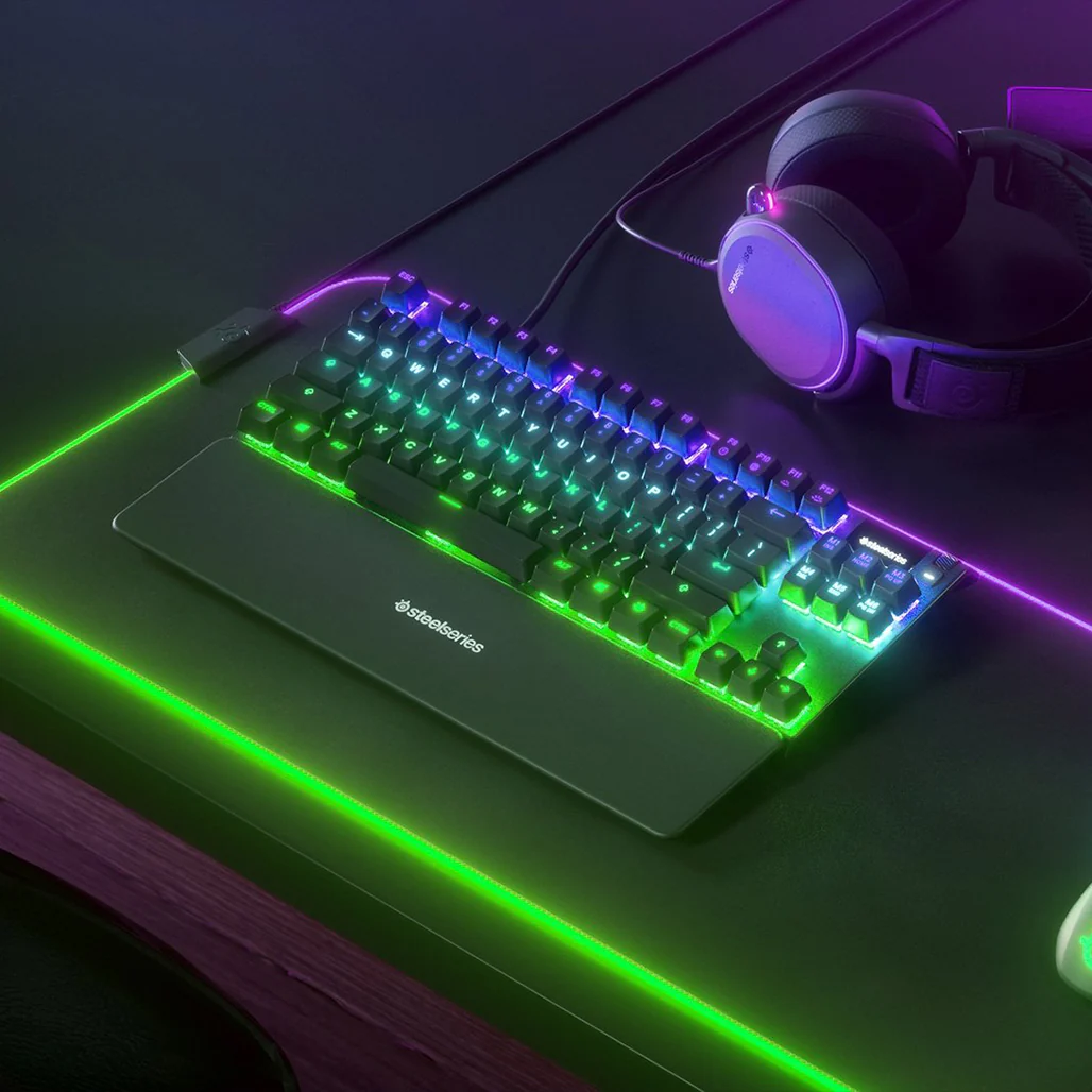 SteelSeries Apex 7 TKL Mechanical Gaming Keyboard with OLED Smart Display and Red Switches - Image 6